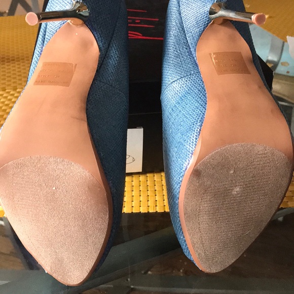 Wild Pair Pumps! Textured blue with metal heel! - Picture 6 of 6